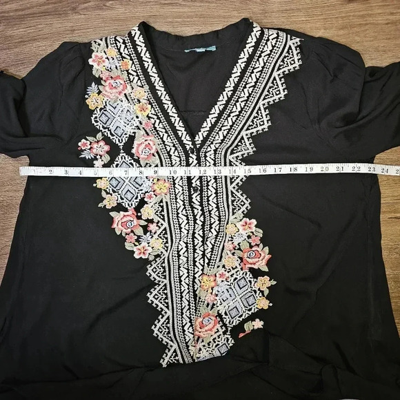 Apryl Sky Floral Roll Tab Sleeve,Sharkbite Hem Bohemian Top Sz Lg - Picture 7 of 9